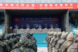 Panorama de la cérémonie de clôture de l'exercice d'entraînement militaire conjoint entre les forces terrestres vietnamiennes et chinoises. Photo: VNA