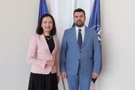 L’ambassadrice du Vietnam en Bulgarie, Nguyên Thi Minh Nguyêt et le ministre bulgare des Affaires étrangères, Georg Georgiev. Photo : VNA