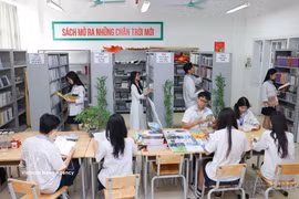La bibliothèque du lycée Kim Lien. Photo: VNA