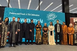 Thái Nguyên a partagé son idée et le titre du livre Mai's Ao Dai. Photo: VNA