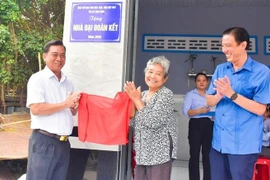 Remise d'une maison du cœur à un ménage en difficulté à An Giang. Photo : VNA