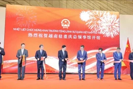 Cérémonie d'inauguration du Consulat général du Vietnam à Chongqing. Photo: VNA