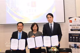 Cérémonie de signature du protocole d'accord entre le Bureau commercial du Vietnam en République de Corée, le Bureau vietnamien pour la science et la technologie en République de Corée et des partenaires sud-coréens. Photo : VNA