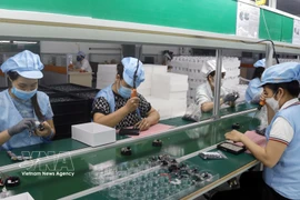 Le retour des projets d’un milliard de dollars dans le secteur de la haute technologie montre que la politique sélective du Vietnam en matière d’investissement direct étranger (IDE) est pertinente. Photo : VNA