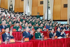 Dans la matinée du 17 mars, le secrétaire général du Parti communiste du Vietnam (PCV), To Lam, également secrétaire de la Commission militaire centrale, a effectué une visite de travail à l'Académie technique militaire, relevant du ministère de la Défense. Photo : VNA