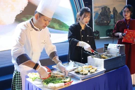  L'art de la fabrication de galettes de seiche d'Ha Long. Photo: https://baoquangninh.vn/ 