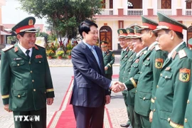 Le président Luong Cuong formule ses vœux du Têt à la Région militaire 9. Photo: VNA