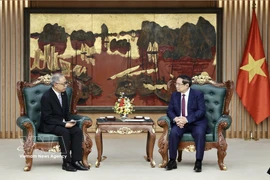 Le Premier ministre Pham Minh Chinh (droite) reçoit l’ambassadeur d’Indonésie au Vietnam. Photo: VNA