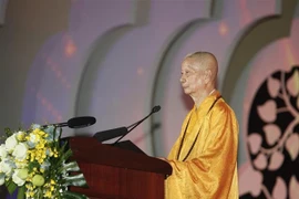Le grand Vénérable Thich Tri Quang, patriarche suprême du Conseil de patronage de la SBV s'exprime lors de la cérémonie. Photo : VNA