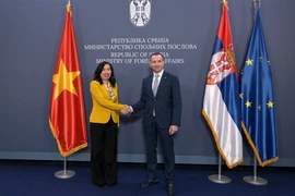 La vice-ministre vietnamienne des Affaires étrangères, Le Thi Thu Hang, et son homologue serbe, Damjan Jovic. Photo : ministère vietnamien des Affaires étrangères.