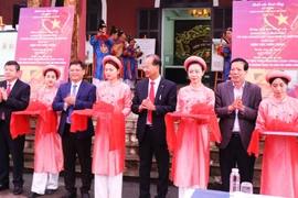 Lors du lancement des activités de la Semaine de célébration de la Journée du patrimoine culturel vietnamien. Photo : VNA