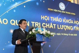 Le professeur Nguyen Duy Anh, directeur de l’Hôpital central d’obstétrique et de gynécologie, prend la parole lors du séminaire. (Photo : PV/Vietnam+)