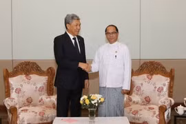 Le ministre malaisien des Affaires étrangères, Datuk Seri Mohamad Hasan (à gauche), et son homologue birman U Tin Maung Swe à Nay Pyi Taw, le 19 mai 2026. Photo : ministère birman des Affaires étrangères