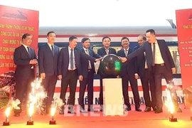 Le 19 décembre, la Compagnie générale des chemins de fer du Vietnam (VNR) a inauguré l'ouvrage de modernisation de 162 voitures de voyageurs, représentant un investissement de plus de 60 milliards de dôngs. Photo : VNA