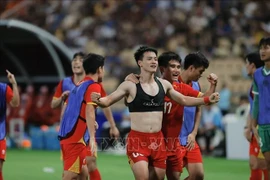 Le joueur Thanh Nhàn célèbre le troisième but de l'équipe vietnamienne des moins de 22 ans. Photo : VNA.