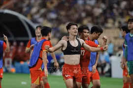 Le joueur Thanh Nhàn célèbre le troisième but de l'équipe vietnamienne des moins de 22 ans. Photo : VNA.