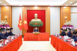 Le secrétaire général du Parti et président de la République To Lam s'entretient avec la Première ministre japonaise. Photo: VNA