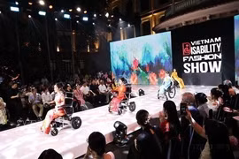 Le 4 août 2025, le Défilé de mode vietnamien pour personnes handicapées 2025 (VDFS), sur le thème « La forme de la volonté », a été officiellement lancé au Musée des Beaux-Arts. (Photo : VNA)