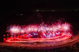 Le premier spectacle au Vietnam à deux records mondiaux reconnus par le Livre Guinness des records. Photo : Sun Group
