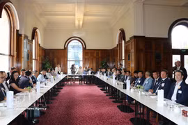 Table ronde entre les communautés d'affaires vietnamienne et australienne au Parlement de Victoria. Photo : VNA