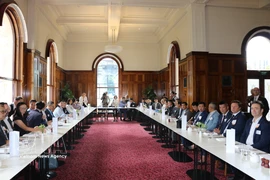 Table ronde entre les communautés d'affaires vietnamienne et australienne au Parlement de Victoria. Photo : VNA