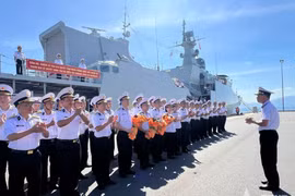 Cérémonie de départ de la frégate lance-missiles Quang Trung et de la délégation de travail à la base navale de Cam Ranh, le 23 février dans l’après-midi. Photo: qdnd.vn