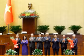 Avec 440 voix pour sur 441 (soit 92,83 % du nombre total de députés), l’Assemblée nationale a adopté une résolution relative à l’élection du président de la Cour populaire suprême du Vietnam pour le mandat 2021-2026. Photo : VNA