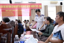 Lors de la séance de sensibilisation juridique sur la lutte contre la pêche illégale. Photo : VNA