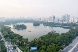Les espaces verts du parc Thong Nhat contribuent à purifier et à réguler le climat et à préserver le rythme naturel de la ville. Photo : VNA