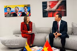La ministre vénézuélienne du Tourisme, Daniella Cabello, et l’ambassadeur du Vietnam au Venezuela, Vu Trung My. Photo : VNA