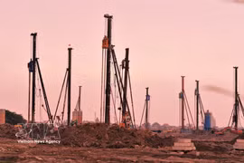 Lever du jour sur le chantier de l’aéroport international de Gia Binh. Photo: VNA