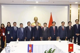 Le président de l'AN Tran Thanh Man reçoit le premier vice-président du Sénat cambodgien Ouch Borith. Photo: VNA