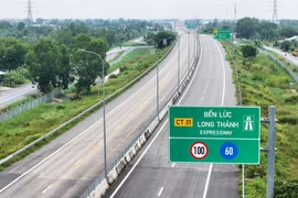 Exploitation de la ligne principale de près de 30 km de l'autoroute Ben Luc - Long Thanh à partir du 28 avril 2025