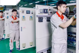 La société par actions de fabrication de machines Autotech Vietnam (commune de Dai Dong) innove continuellement en matière de technologie et applique la transformation numérique pour réaliser des services de fabrication de machines. Photo : https://baobacninhtv.vn/