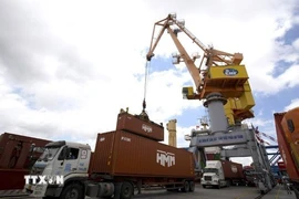 Activités de production dans l'usine de fabrication de piliers en béton centrifuge d'une entreprise à investissement direct étranger (IDE). Photo: VNA