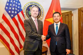 Le ministre de l’Industrie et du Commerce Nguyen Hong Dien (à droite) et le représentant américain au Commerce, Jamieson Greer, Photo: moit.gov.vn