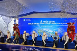 Les travaux d'agrandissement du terminal international des passagers (Terminal T2) de l'aéroport international de Da Nang ont débuté le 19 mai, pour un investissement total avoisinant les 1.500 milliards de dongs (près de 57 millions de dollars américains). Photo : VNA