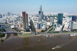 La tour Bitexco est située près de la rivière Saigon et du pont éponyme, dans un emplacement privilégié de Hô Chi Minh-Ville. Photo : VNA