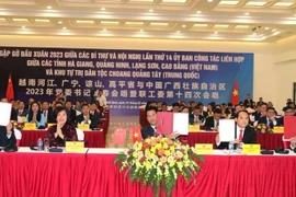 Une rencontre de printemps et une conférence du Comité de travail conjoint entre les provinces de Quang Ninh, Lang Son, Cao Bang, Ha Giang (Vietnam) et la région autonome Zhuang du Guangxi (Chine) en 2023. Photo : VNA