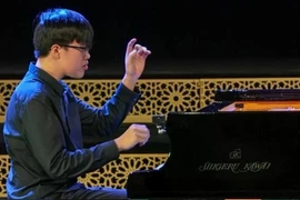 Le jeune pianiste vietnamien Nguyen Duc Kien. Photo : nhandan.vn 