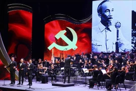 Le spectacle musical exceptionnel intitulé "Le Parti au printemps de la Grande Victoire". Photo: VNA
