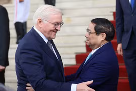 Le Premier ministre Pham Minh Chinh (droite) et le président allemand Frank-Walter Steinmeier lors de sa visite d'État au Vietnam (24 janvier 2024). Photo: VNA