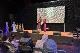 Lors du festival, l’association « Tiếng tơ đồng » a présenté des spectacles de musique traditionnelle de Huê. Photo : VNA