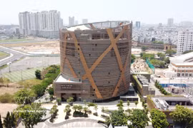 Le Cirque et théâtre polyvalent de Phu Tho couvre une superficie de plancher totale de 10.000 m². Photo : VNA