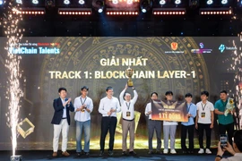 Le projet « Plateforme nationale de gestion des diplômes et certificats », de l’équipe KMASC, a remporté le première Prix dans la catégorie « Blockchain Layer 1 », doté d’un milliard de dôngs. Photo : Vietnamplus