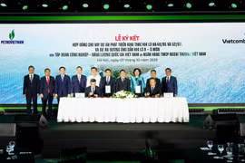 Lors de la cérémonie de signature. Photo : Vietnamplus