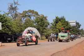 Des habitants cambodgiens de la province de Preah Vihear évacuent pour éviter les affrontements, le 8 décembre 2025. Photo: Xinhua/VNA