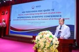 Le vice-ministre permanent de la Culture, des Sports et du Tourisme, Le Hai Binh, s'exprime lors de la conférence. Photo : Hải Trần