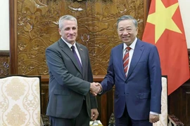 Le président Tô Lâm reçoit l'ambassadeur de la Biélorussie au Vietnam, Uladzimir Baravikou, le 3 juillet 2024. Photo : VNA