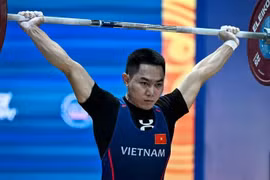 L'haltérophile K'Dương remporte la médaille de bronze dans la catégorie des 60 kg hommes lors de ce tournoi. Photo : DEEPBLUEMEDIA/IWF